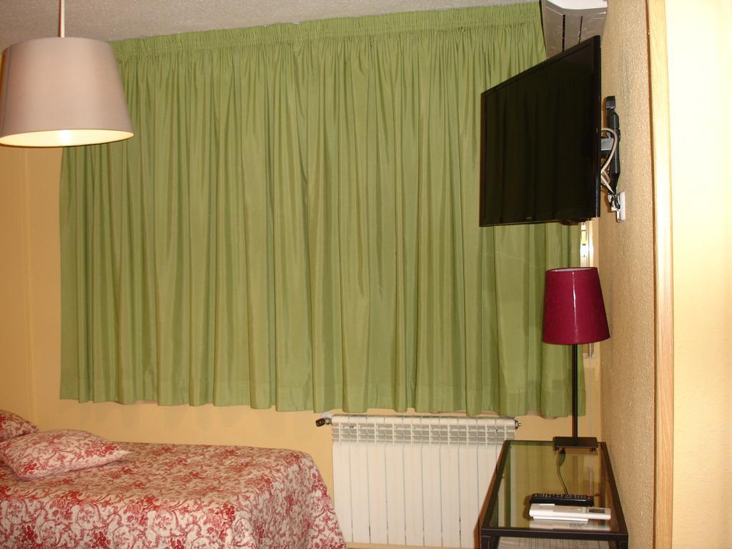 Hostal Puerta Bonita Vista Alegre Мадрид Экстерьер фото