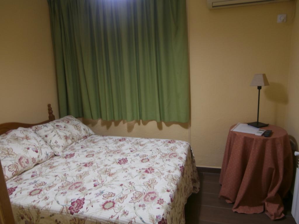 Hostal Puerta Bonita Vista Alegre Мадрид Экстерьер фото