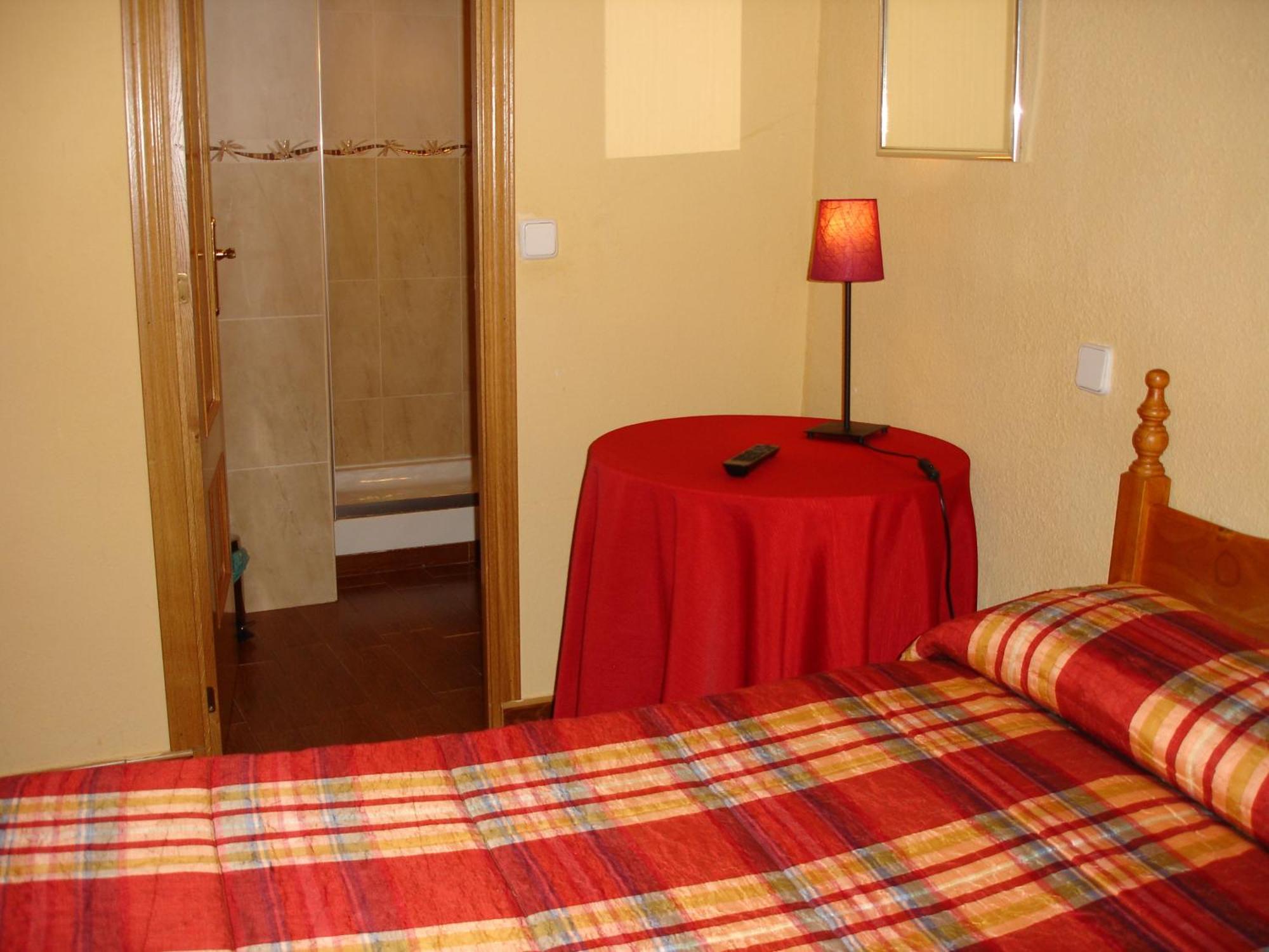 Hostal Puerta Bonita Vista Alegre Мадрид Экстерьер фото