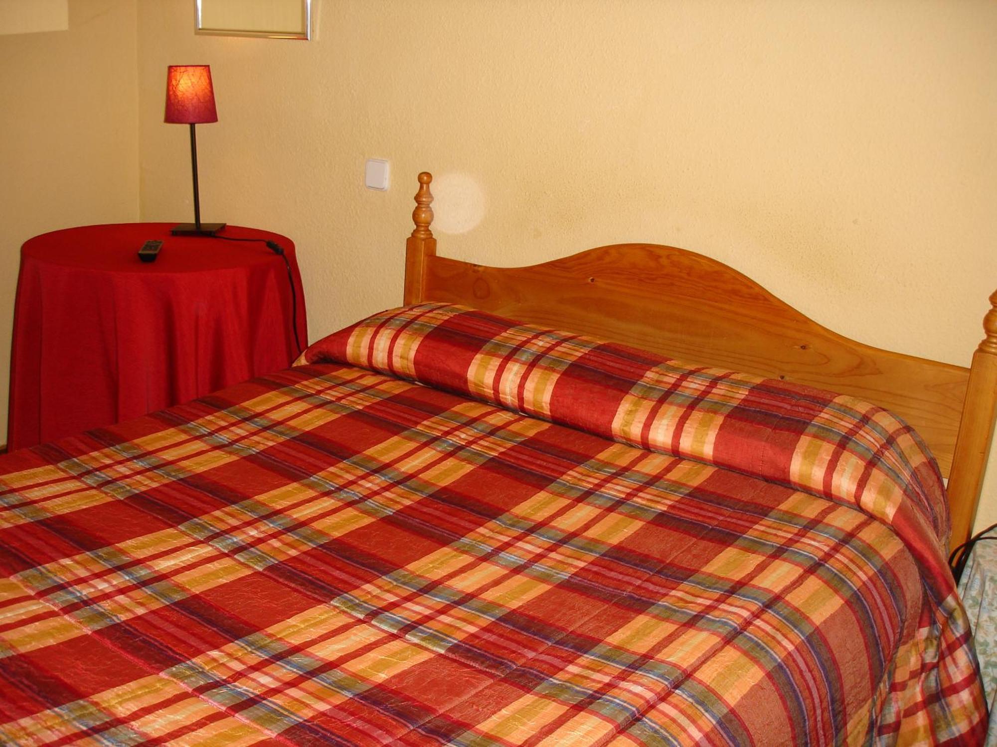 Hostal Puerta Bonita Vista Alegre Мадрид Экстерьер фото