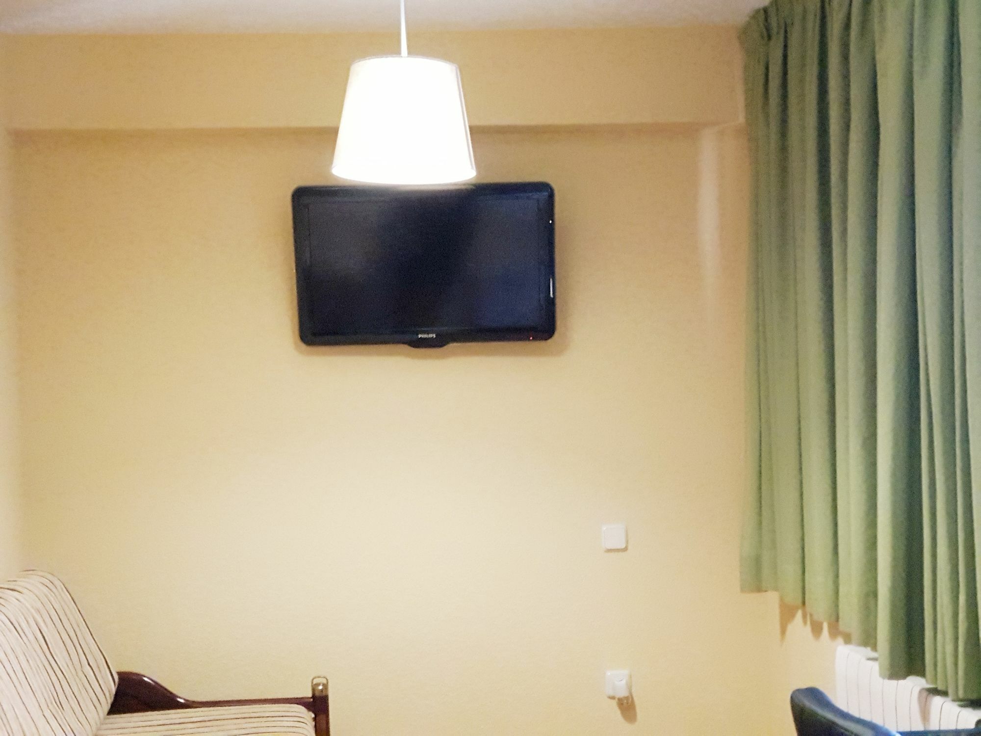 Hostal Puerta Bonita Vista Alegre Мадрид Экстерьер фото