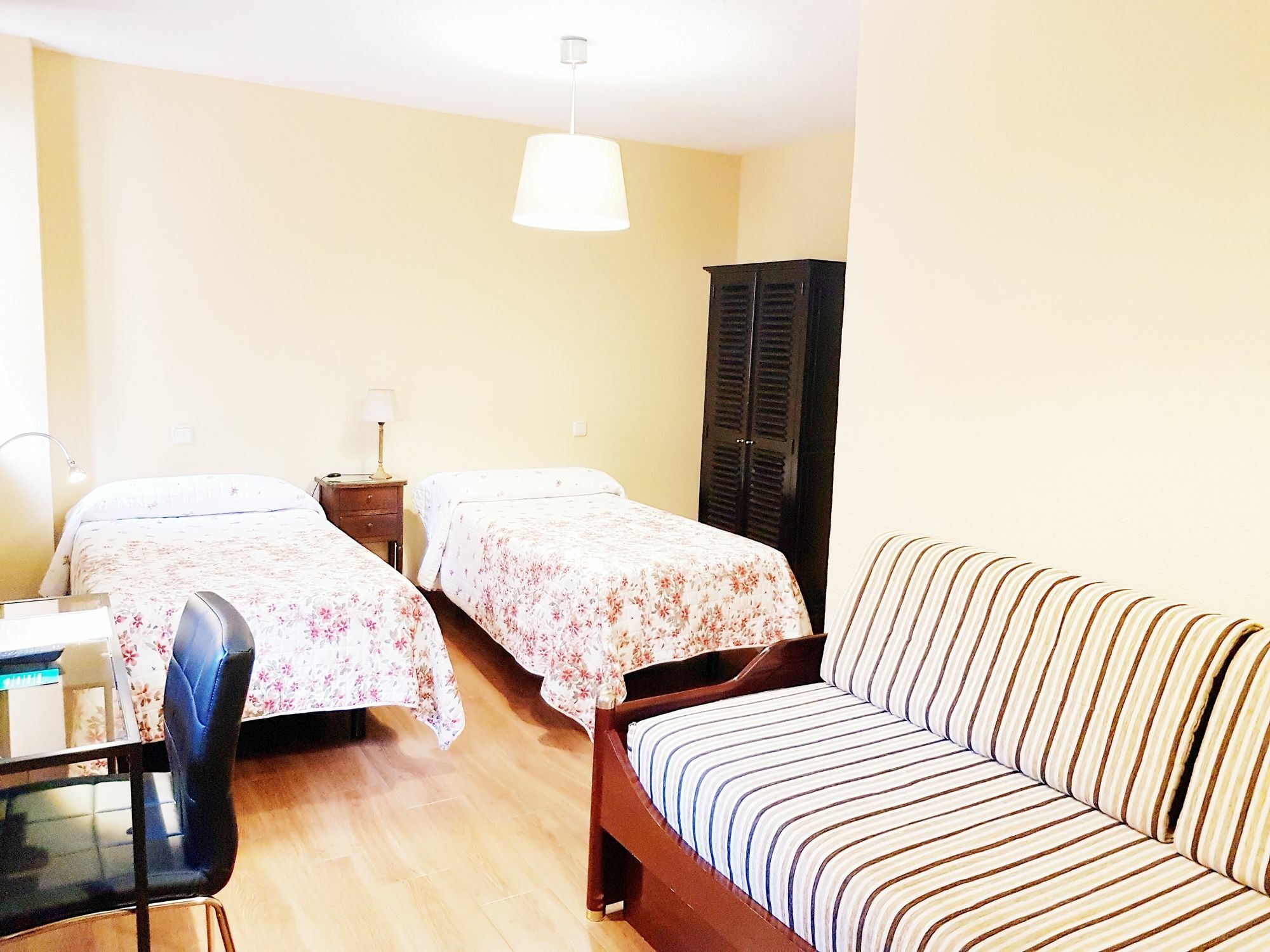 Hostal Puerta Bonita Vista Alegre Мадрид Экстерьер фото