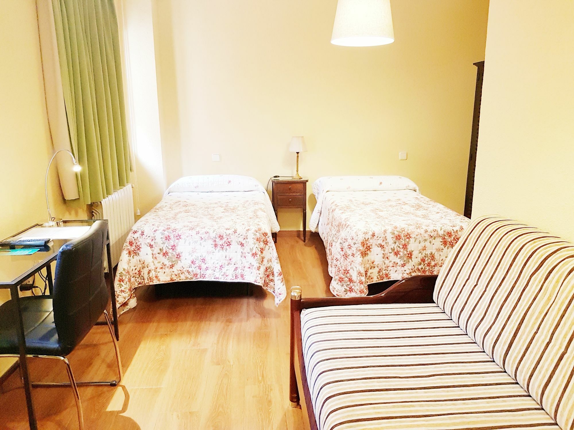 Hostal Puerta Bonita Vista Alegre Мадрид Экстерьер фото