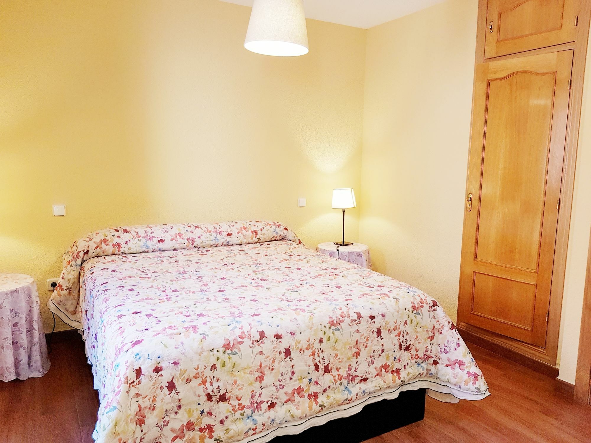 Hostal Puerta Bonita Vista Alegre Мадрид Экстерьер фото